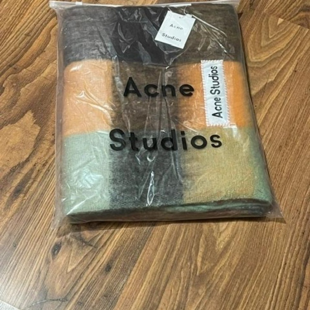 Acne studios scarf - Picture 3 of 4